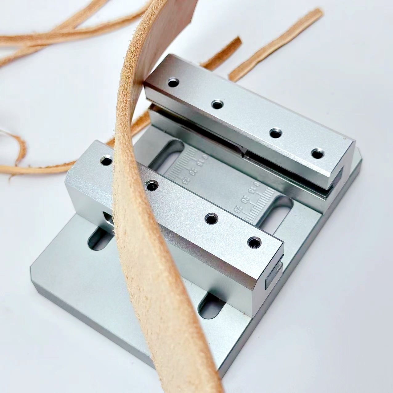Riemrandafwerkmachine, halfron - Leatherwork Tools recensie en prijs